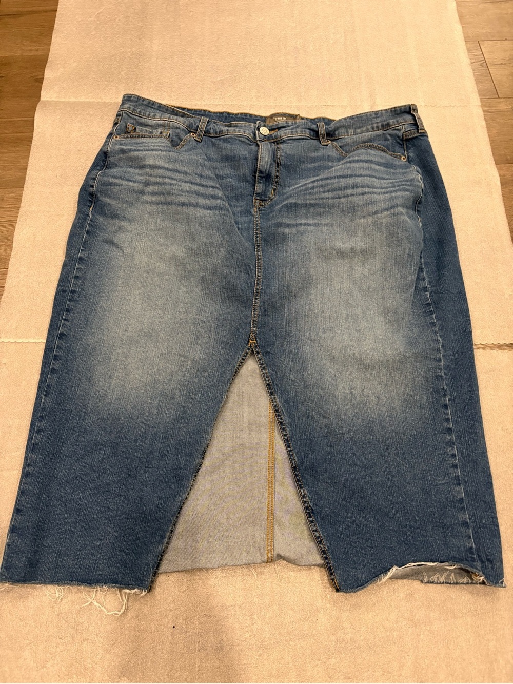 [22]torrid Dark Blue Denim Skirt Raw Hem Front Open Slits